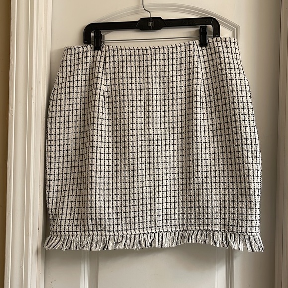 ♻️Shein Curve Black White Silver Houndstooth Frayed Fringe Midi Skirt Black 1XL - Picture 10 of 17